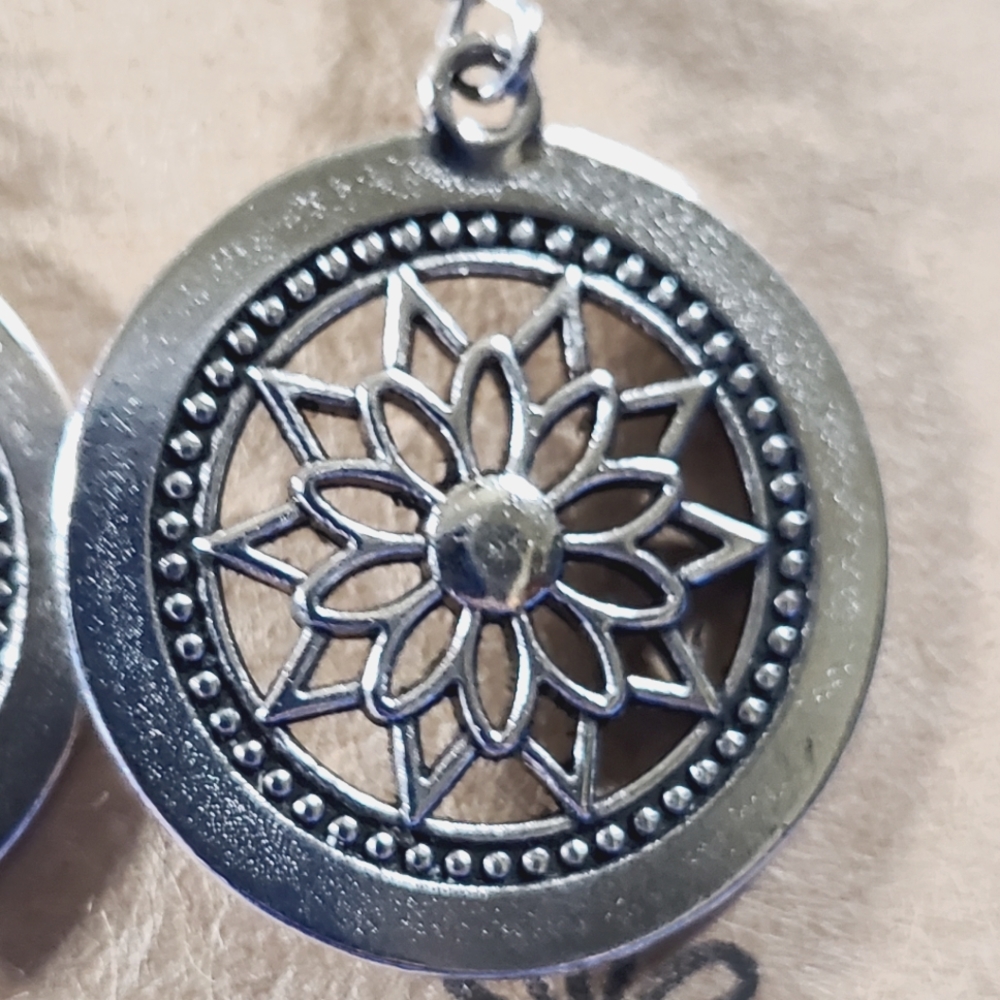 Sunflower Medallion drop earrings in Silver